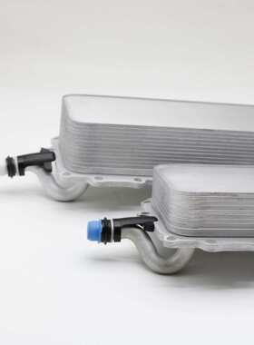 LR039821 LR010754 9层/14层机油冷却器散热器油冷器发动机变速箱