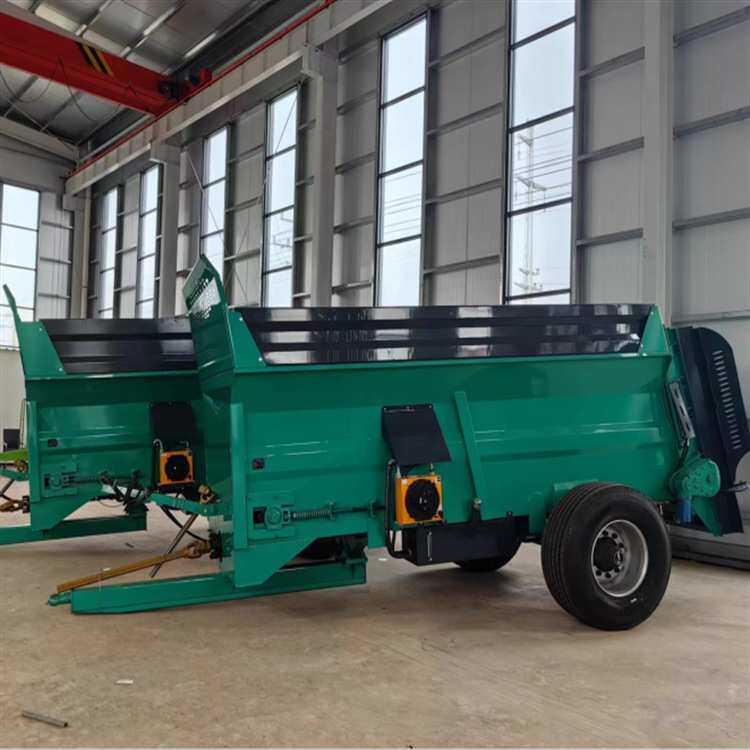 鸭粪鸡粪固态肥料撒粪车 农业机械牧场施肥机 三马子干湿抛粪机