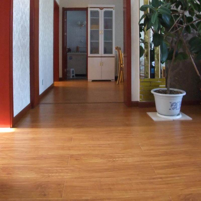 酸枝木家用E0级地暖耐磨复古浮雕金刚强化复合木地板12mm