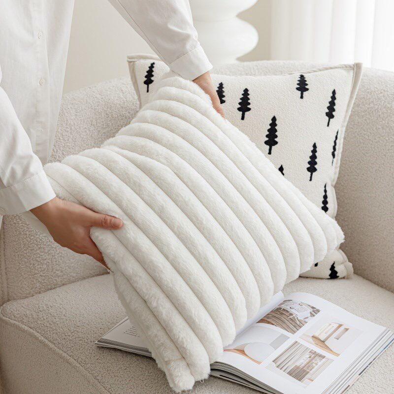 雅梵林 客厅沙发中古风抱枕法式轻奢刺绣靠枕白色组合高档靠垫套