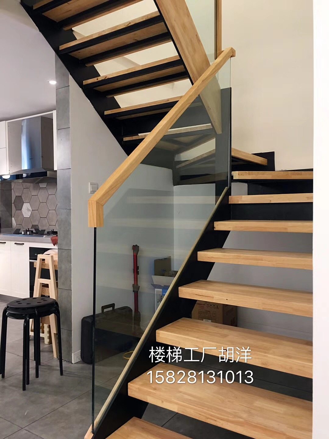 美木室内实木楼梯定制整体楼梯扶手栏杆小柱定制定做复式阁楼成都