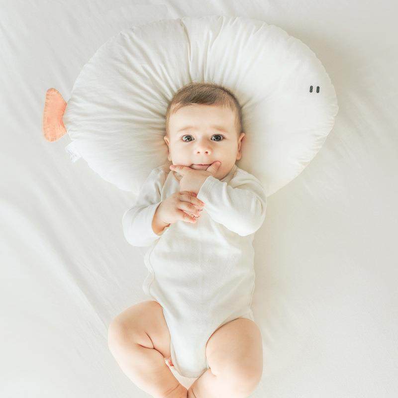 0-3岁新生婴儿童宝宝防偏头定型枕头头型透气可水洗鱼型可爱