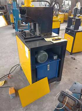 不锈钢方管冲角机 高速液压冲孔机Square tube punching machine