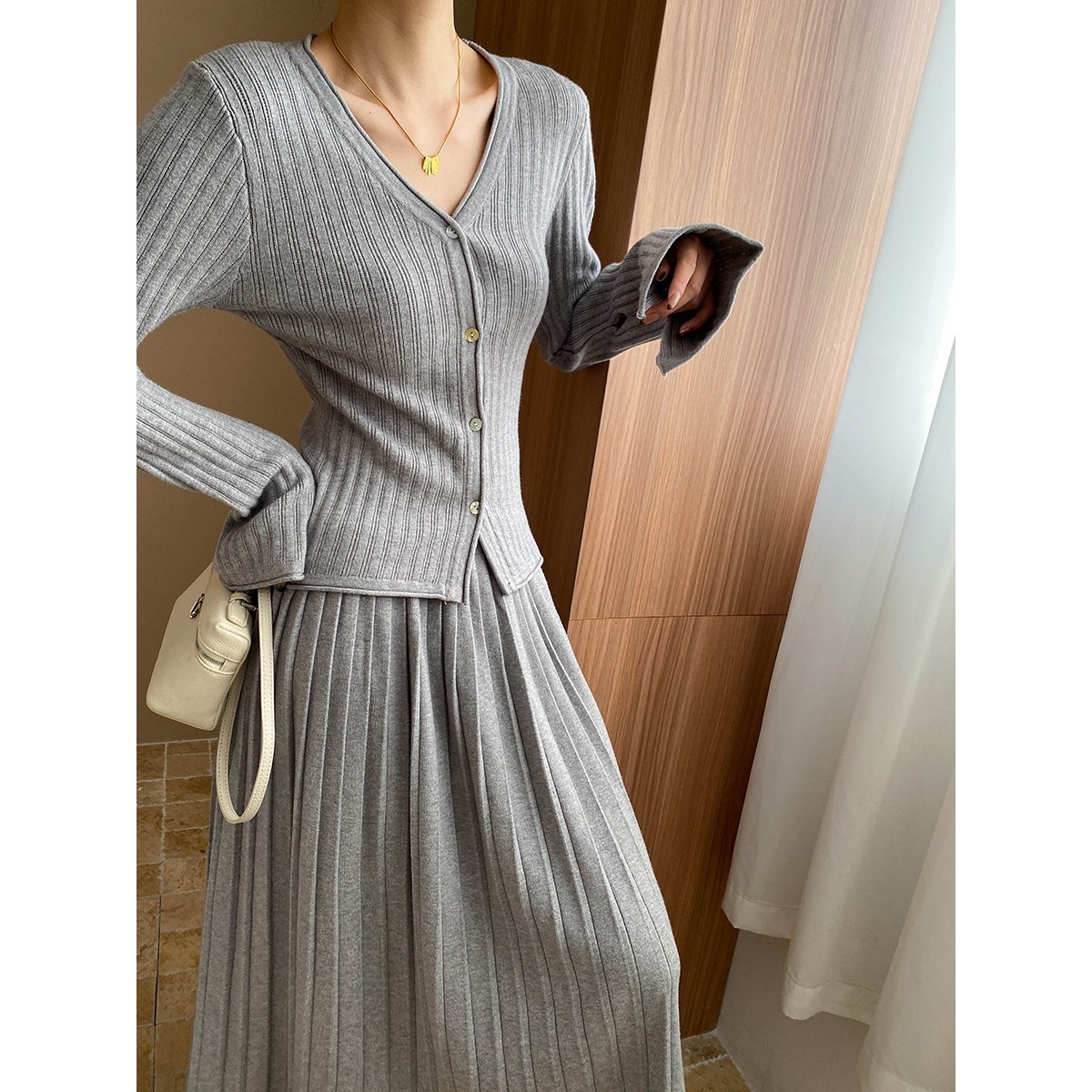 司南早秋新款时髦高智纸片人针织套装开衫百褶半身裙两件套SN6900,女装/女士精品,大码套装,淘宝优惠券,粉丝福利购,淘宝优惠卷