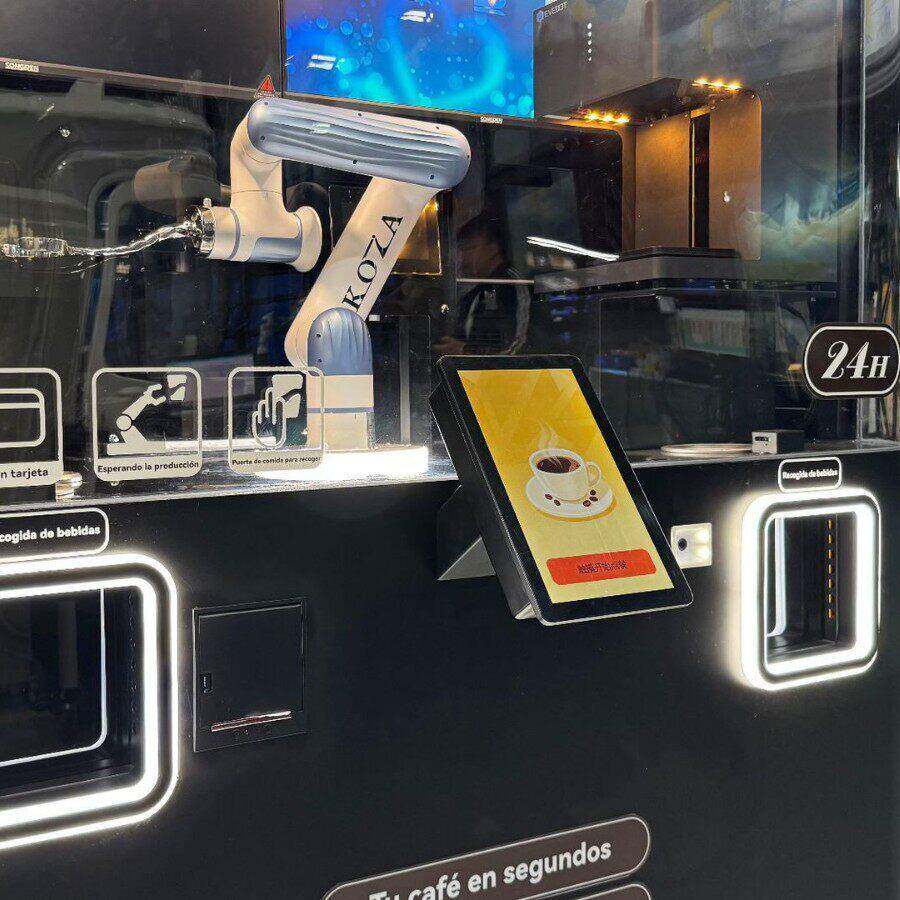 现磨新鲜咖啡豆自动咖啡机机器人表演可加拉花印花功能