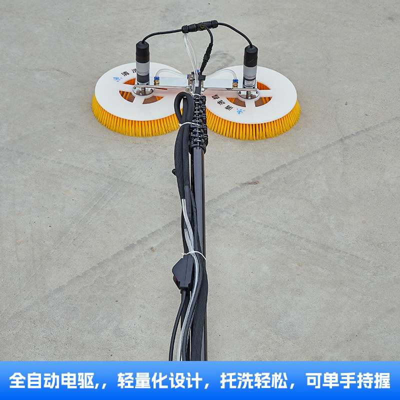 电动自动清洗双头手持式清洁刷双动力光伏板清洗机厂房太阳能喷水