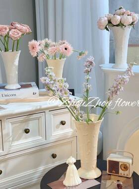 白色陶瓷浮雕花瓶摆件客厅插花轻奢感法式复古奶油风玄关水D&
