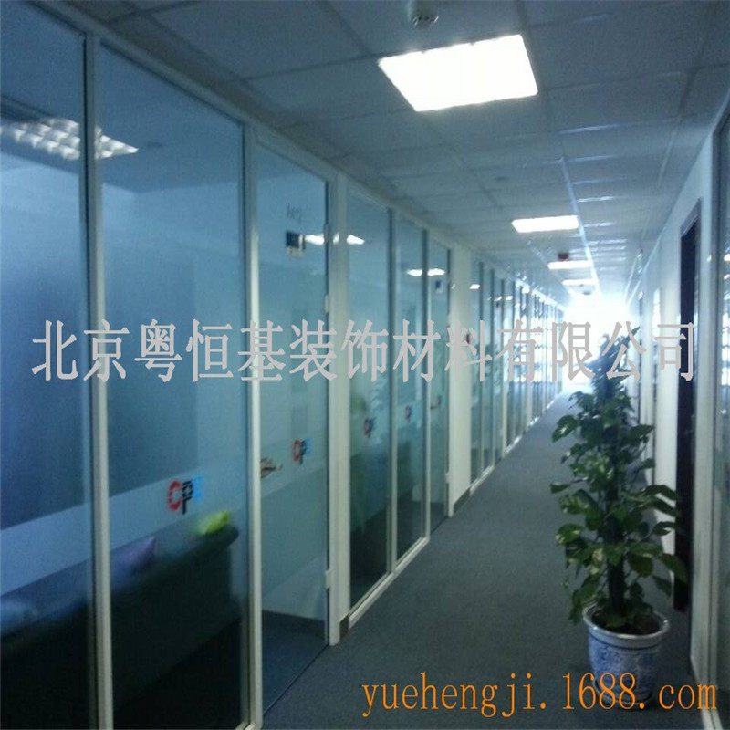 厂家供应粤恒基办公隔断分格磨砂玻璃隔断墙批发加工耐用结构