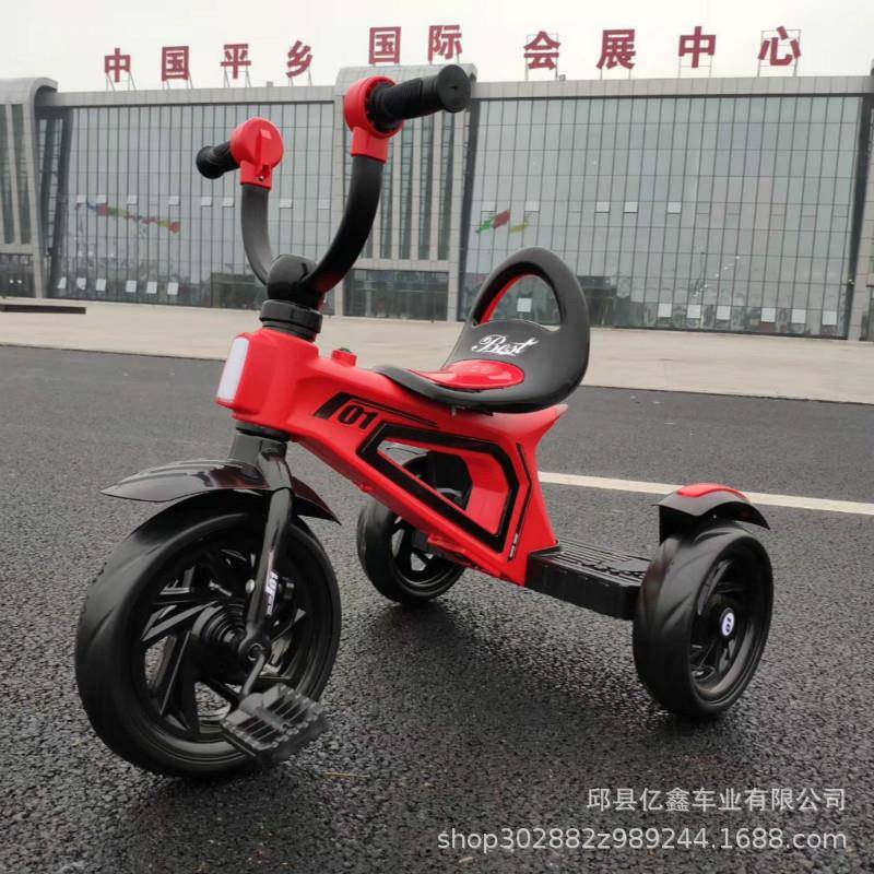 新款儿童三轮车宝宝灯光音乐脚蹬三轮车扭扭车儿童玩具车滑行车