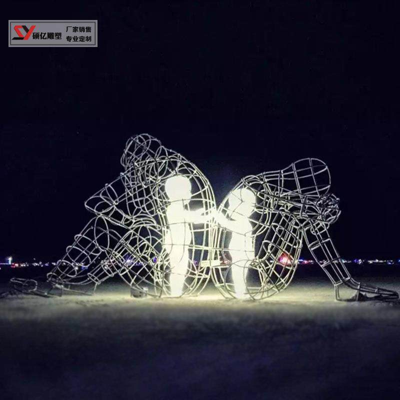 户外不锈钢雕塑镂空发光情侣铁艺网格人物摆件园林产地装饰售楼部