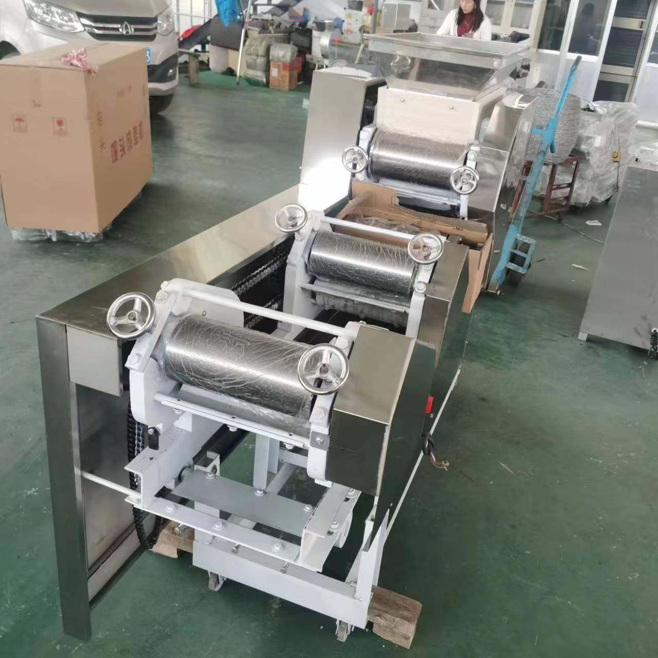 面条机商用大型全自动6组爬杆挂面机家用饺子皮包子皮压面机