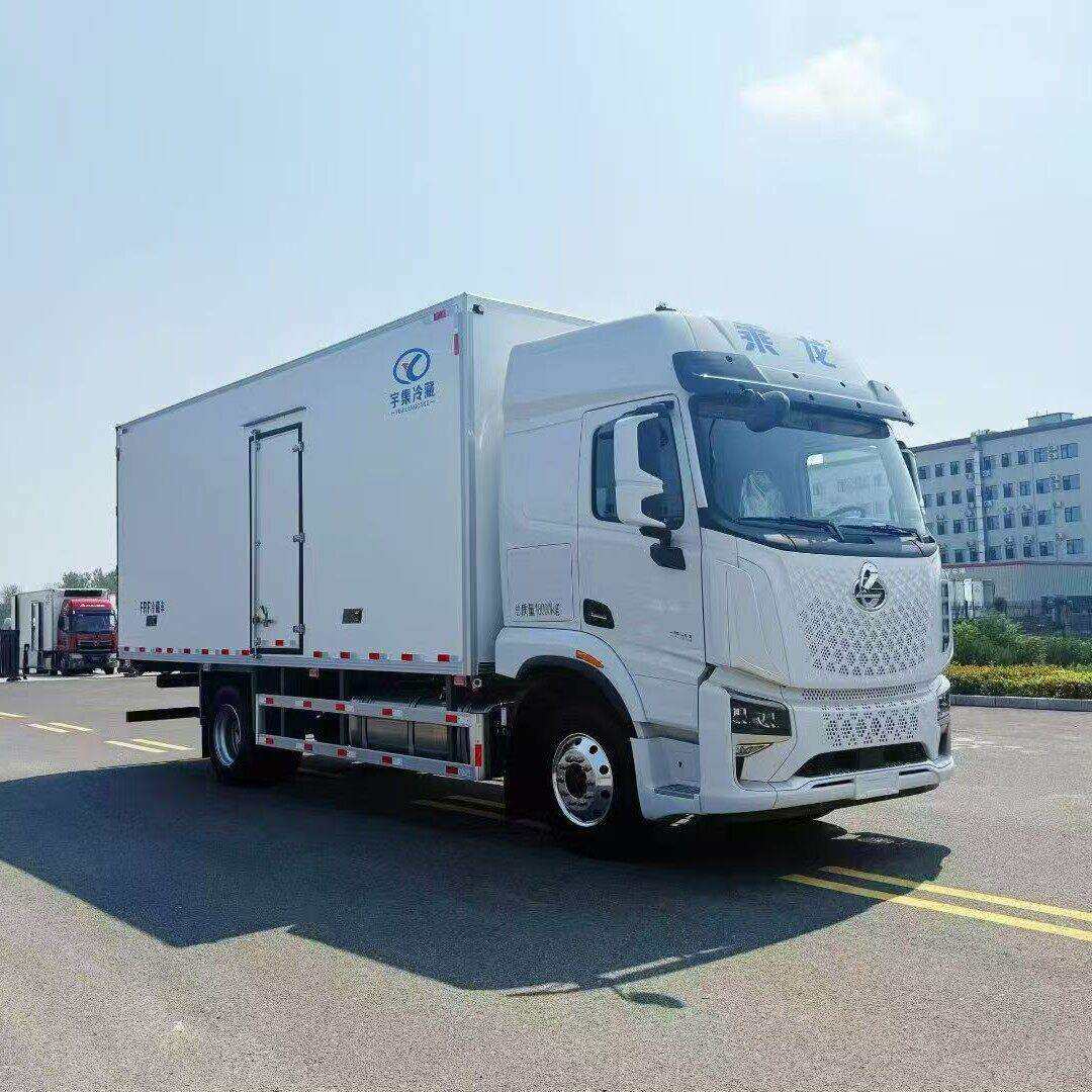 重汽豪沃冷藏车6*4适用于海鲜水果蔬菜运输冷藏车