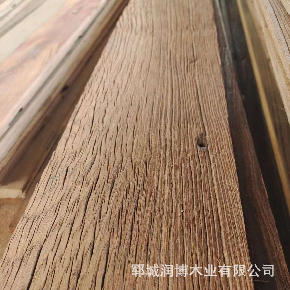 旧木板实木地板风化复古厂家供应做旧老榆木板原木阳台地面老木板