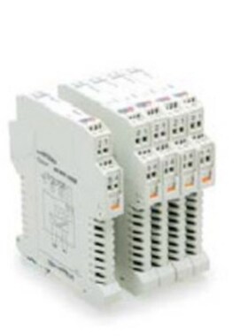 CZ3383.13一进三出电压源隔离信号分配器