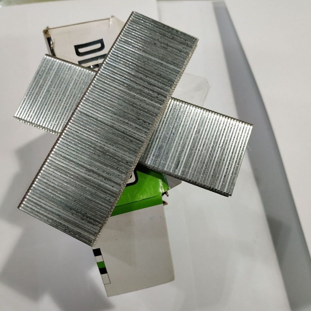 厂家供应美特枪钉沙发钉K码钉藤椅钉4mm10-38mm全金属装修气排钉