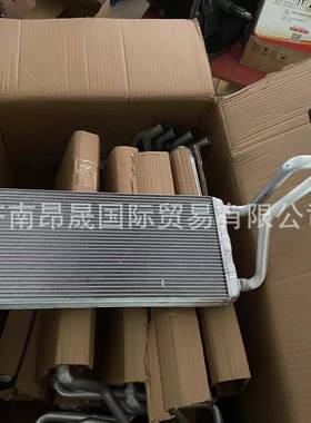 外贸出口重汽HOWOT7H汕德卡C7H712W61942-1310散热器芯体总成