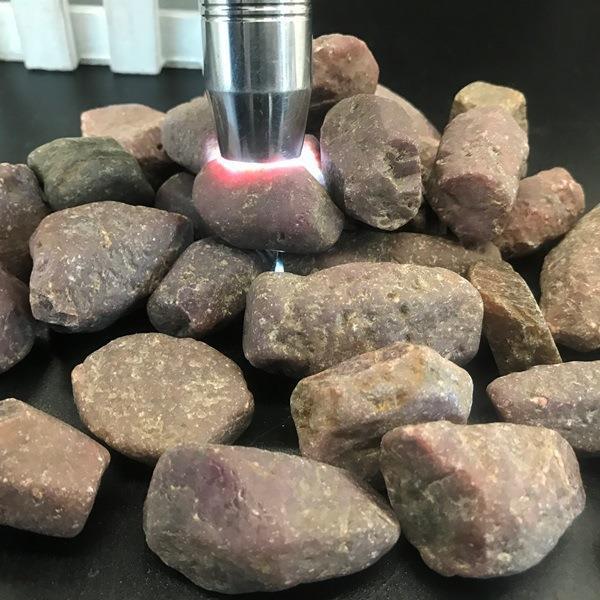 马达加斯加天然柱形红刚玉矿物晶体原石红宝石原石