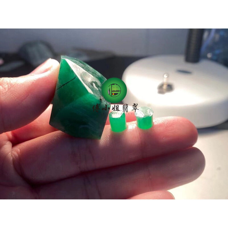 翡翠满绿珠子冰阳绿裸石冰润细腻