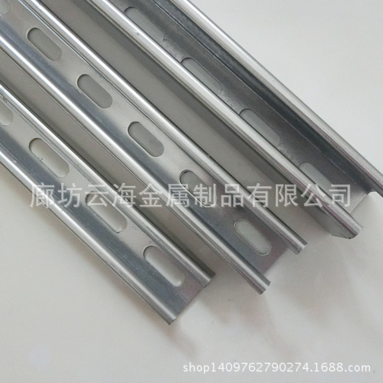 供应镀锌热桥架太阳能光伏支架配件浸锌C型刚冲孔304C型钢
