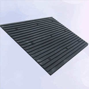 场坡道下坡防噪板下坡垫减震橡胶橡胶坡道减噪板减速板止滑板