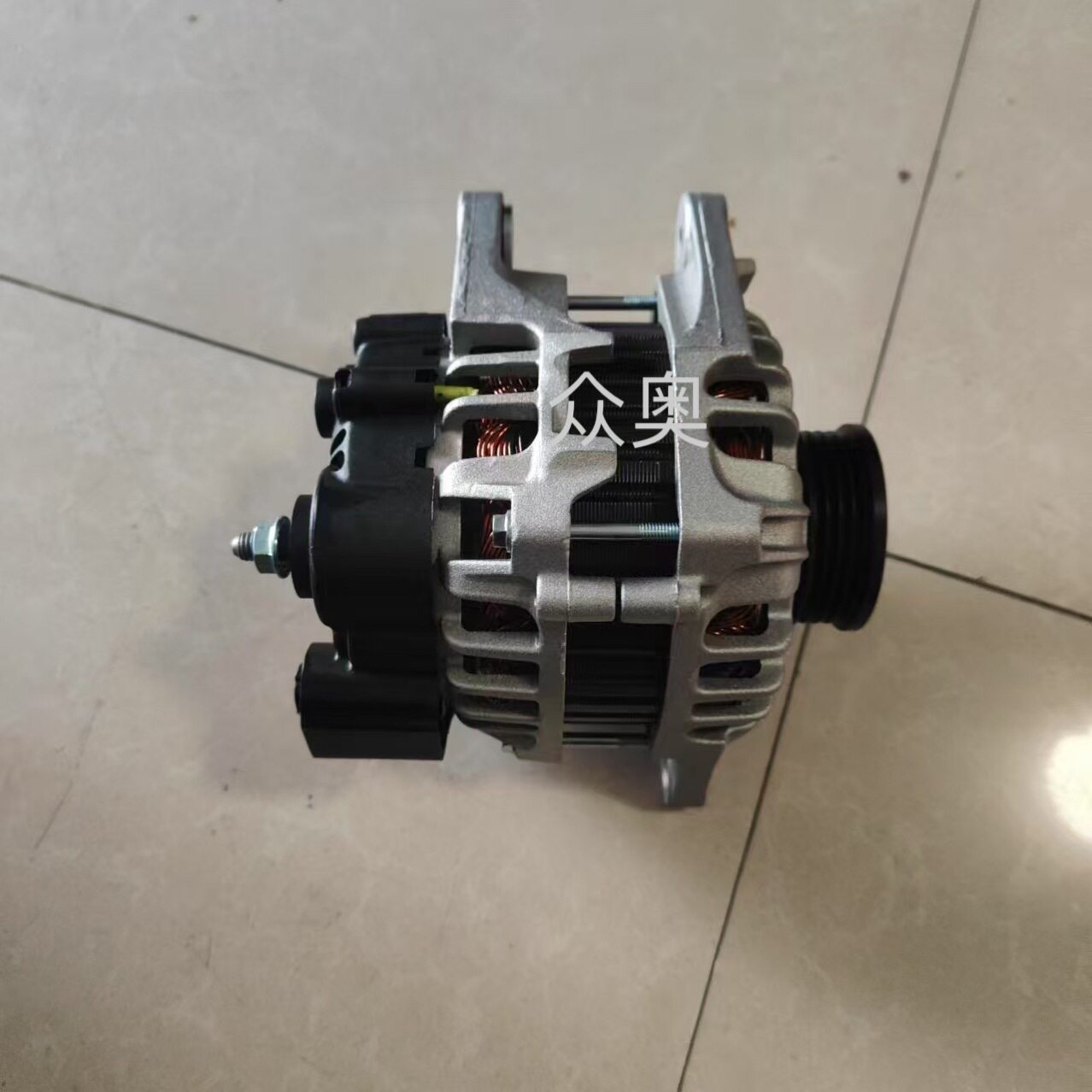 适用现代雅绅特发电机3730023700发电机3730026100发电机12V90A