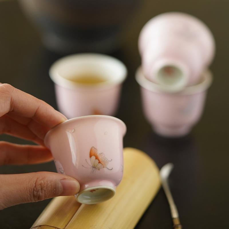 云由山坊手绘粉釉粉彩蝶恋花四客杯绿底小碎花客杯桃粉诗文银口杯