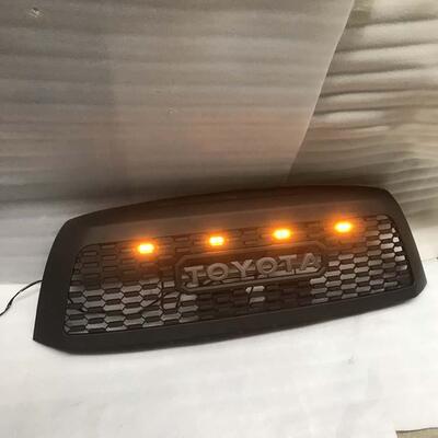 适用丰田红衫带灯前中网格栅红杉Sequoia改装TRD中网大标蜂窝中网