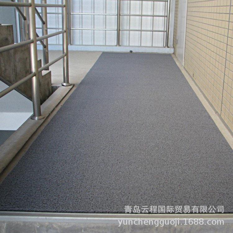 汽车脚垫灰色 红色 耐磨汽车PVC垫 轿车用PVC除尘蹭土车垫