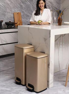 5ZWGNF垃圾桶家用厨房轻奢大号锈3脚踩不钢65818脚踏式带盖5筒0l4