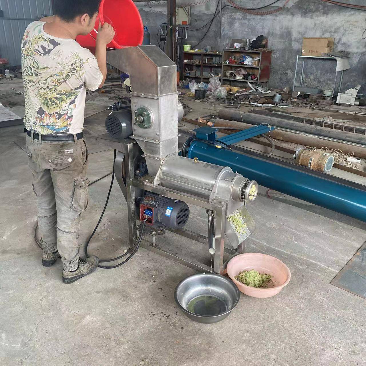 鲁强牌鳄梨榨汁设备小型果蔬汁饮料加工机器螺旋打汁机生产