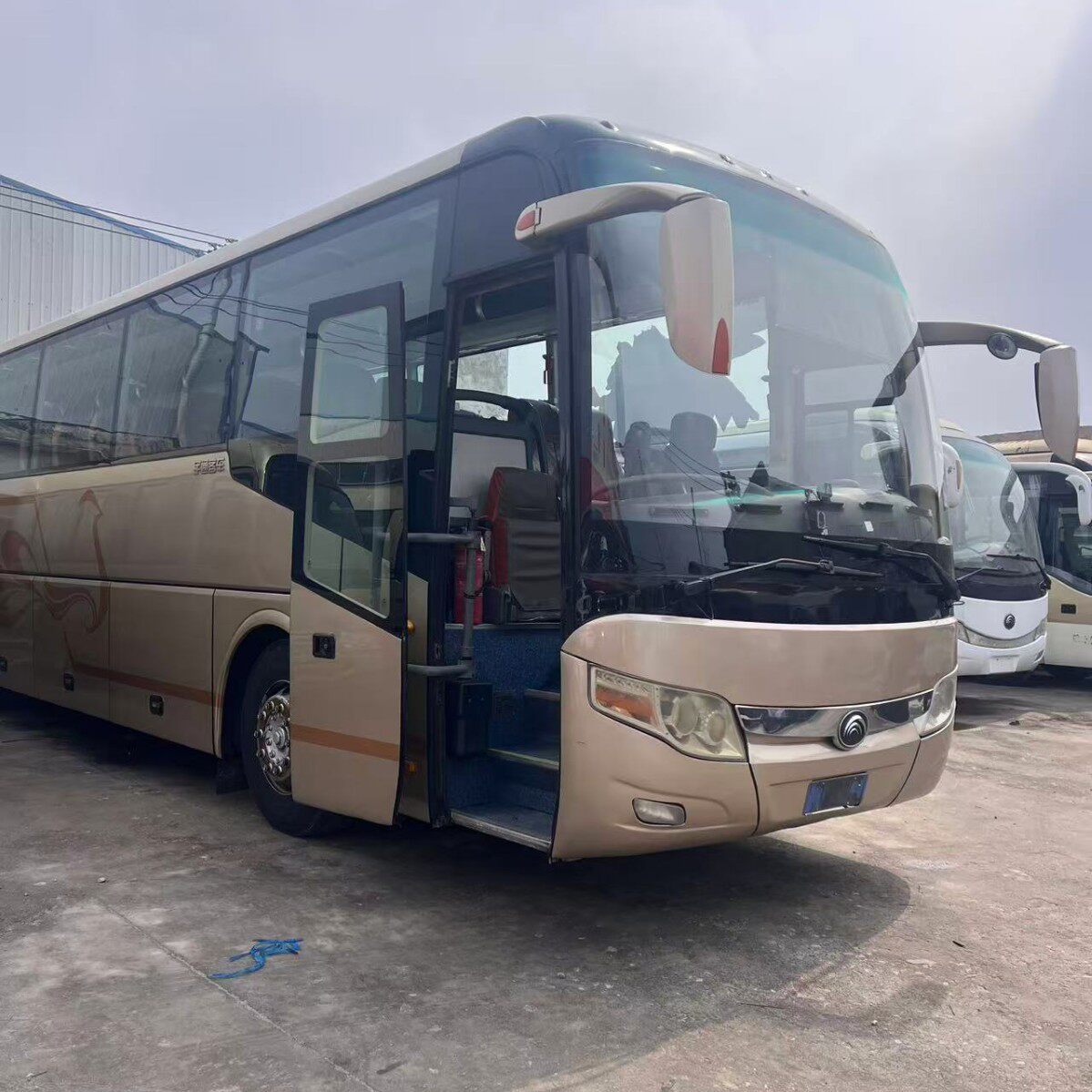 跨境出口宇通58座客运大巴车宇通客车大型车23座考斯特旅游巴士