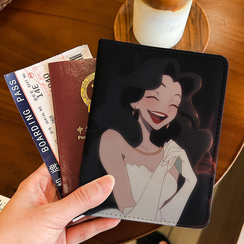 在逃公主可爱卡通护照夹证件包保护套多功能卡包出国旅行便携收纳