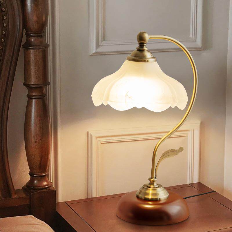 台灯卧室床头灯轻奢高级感书桌主卧新中古美欧式复古浪漫结婚台灯