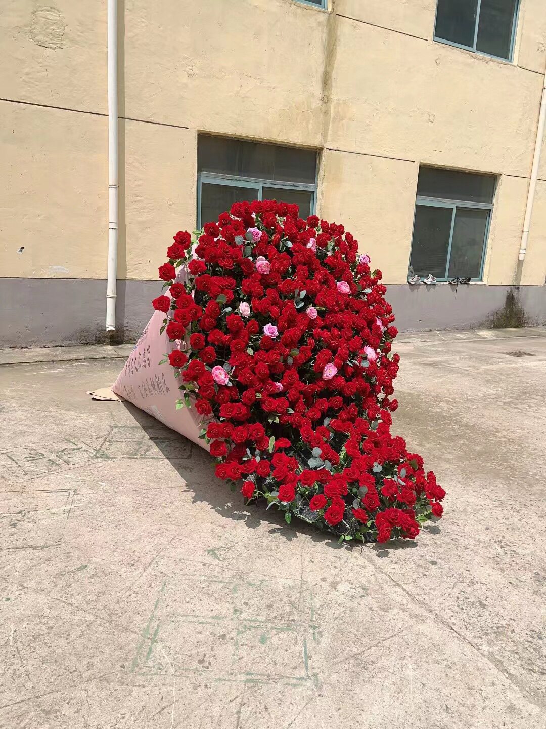 玫瑰花束户外景区打卡拍照网红型商场花束巨型道具七夕情人节
