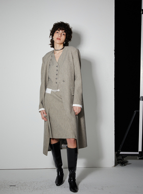 APARALLEL摩登毛边V领金属扣大衣