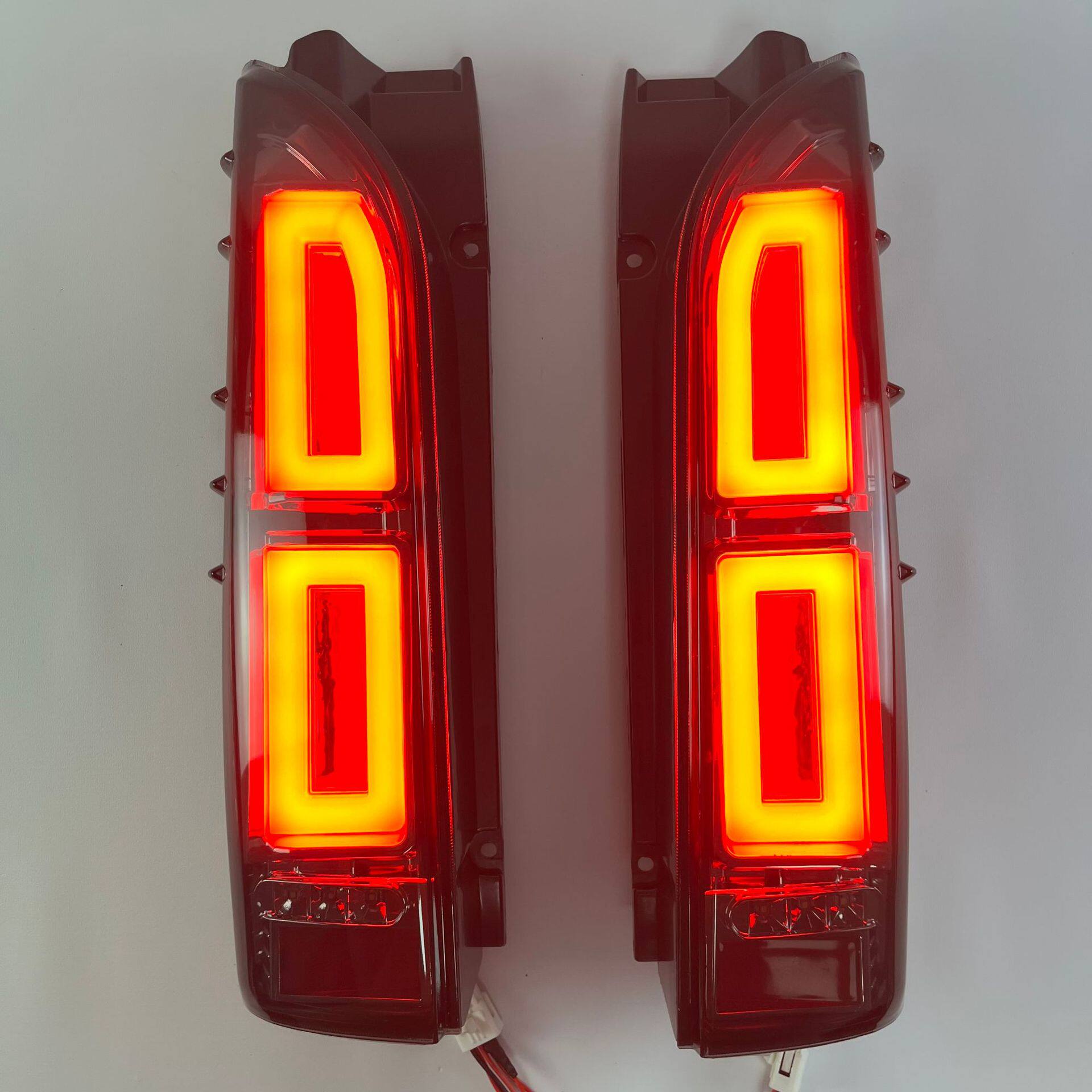适用于丰田05-18款海狮hiace200系汽车LED尾灯改装刹车转向灯
