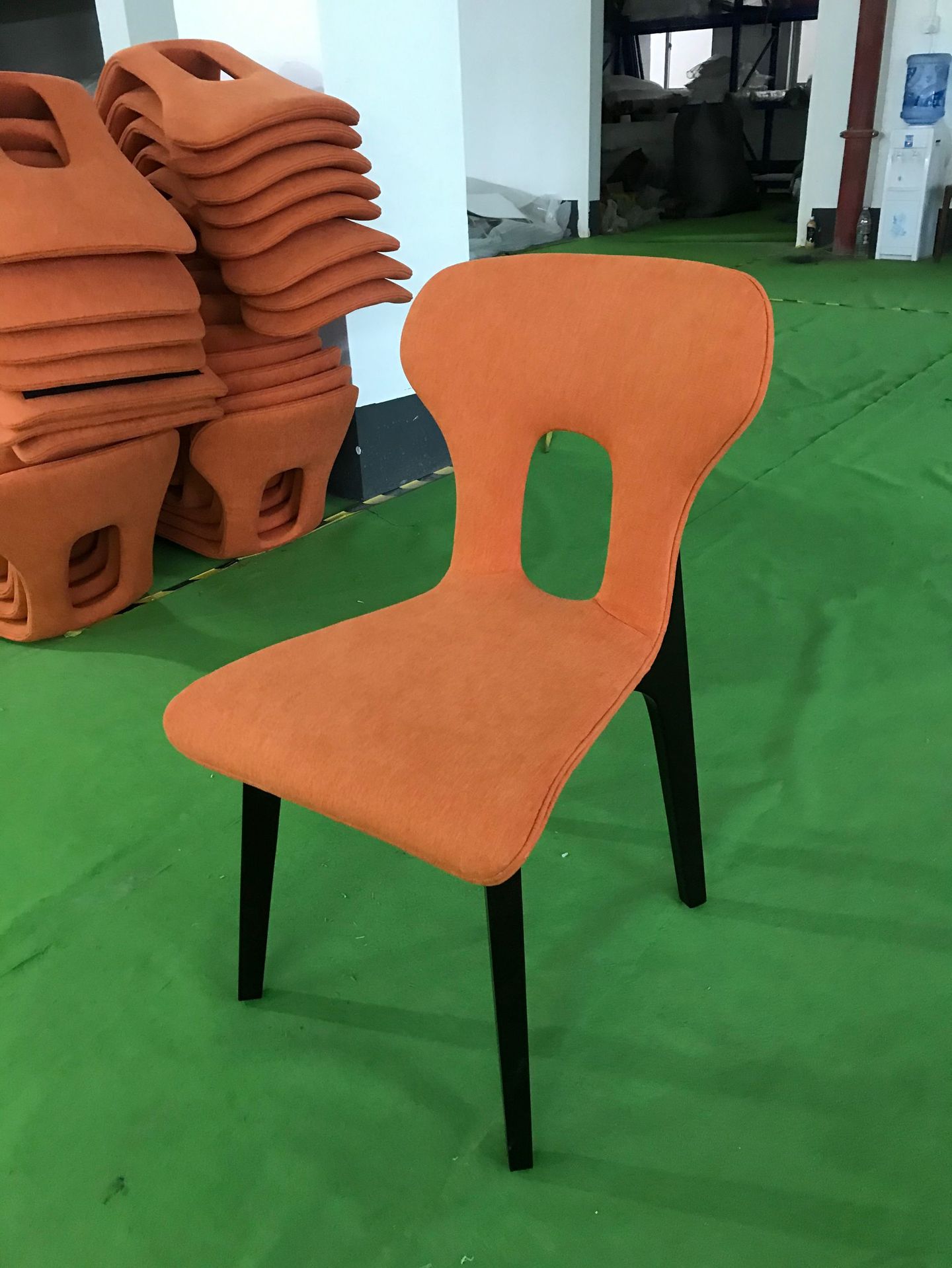 现代轻奢极简餐椅写字椅工程椅子白腊木椅子弯板靠背椅
