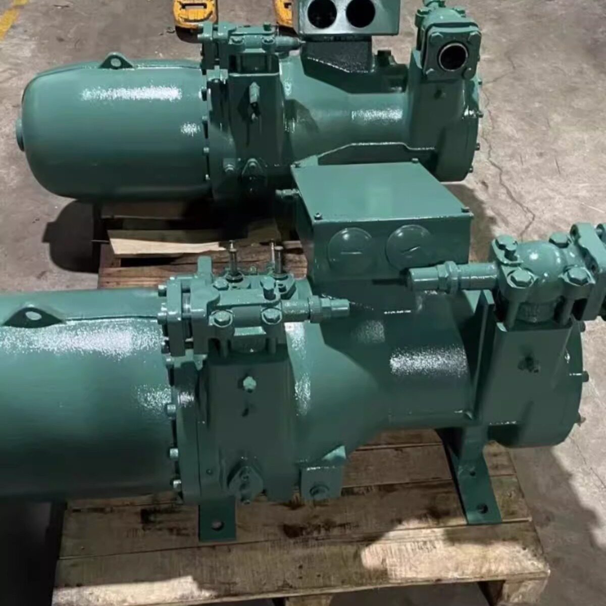 CSH9593-300YCSH9593-240Y原装比泽尔螺杆半封闭冷冻库压缩机