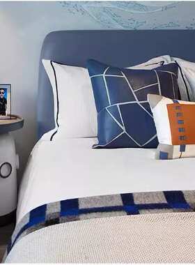 蓝色橙色样板房儿童床品展厅抽象人脸抱枕蓝色儿童房男孩床品9件