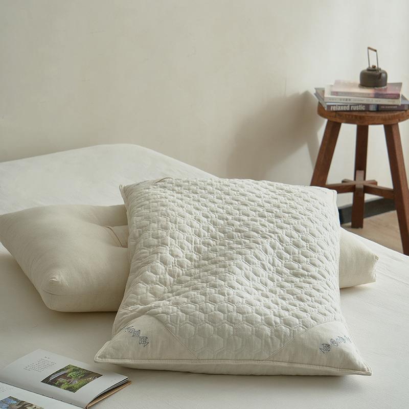 日式简约有鱼枕绣刺麻大凉山苦荞麦枕A款成人头绗缝棉枕芯Z848x74