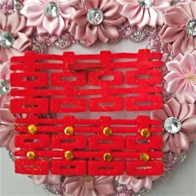 天津结婚头喜字婚礼男女宾客头戴喜字花红绒布夹子绒喜花厂家直