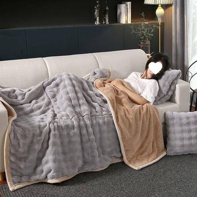 K0B档獭枕FNC兔绒抱毛毯被二高合一冬季加厚车载双面靠绒垫枕午休