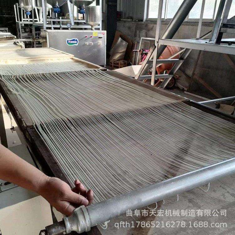 直发小型粉条机红薯粉条机厂用粉条加工设备产量介绍