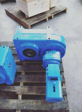 齿轮减速F机AUOP37立式法兰机安装减速任F意安装形式孔输出