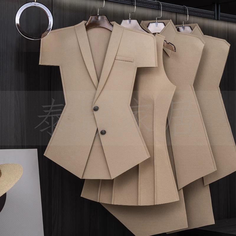 JJ极简现样板房代衣间开放衣柜衣橱帽毛毡衣软装饰品服陈列摆件组