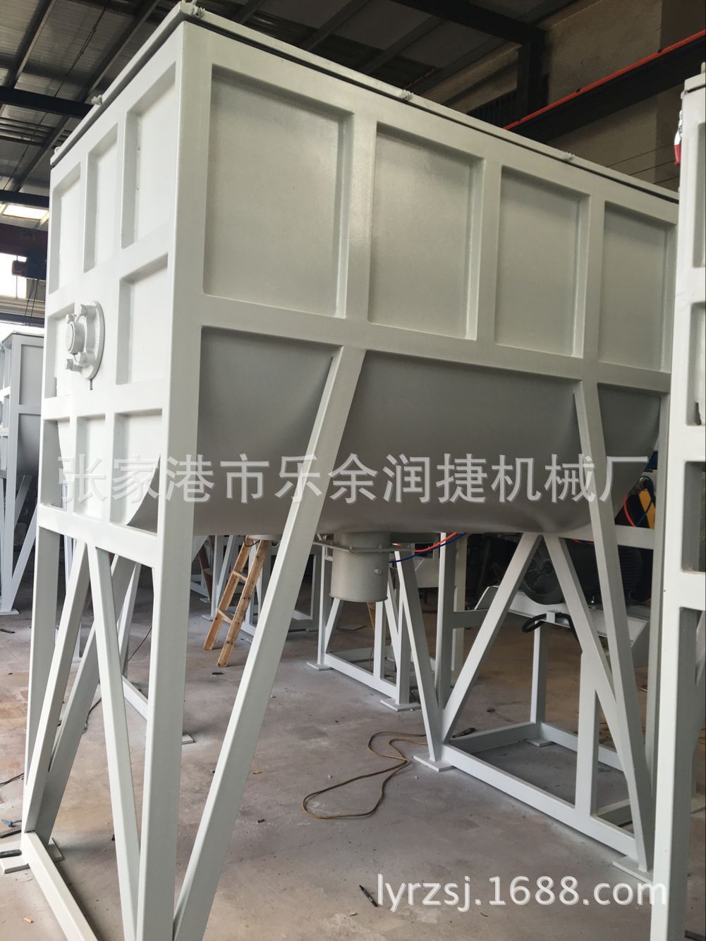 1.5吨大容量卧式拌料机 卧式混料机 混合机搅拌机现货供应