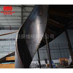 外贸旋转楼梯钢结构铝合金护栏家用欧洲水曲柳木踏步户外旋转楼梯