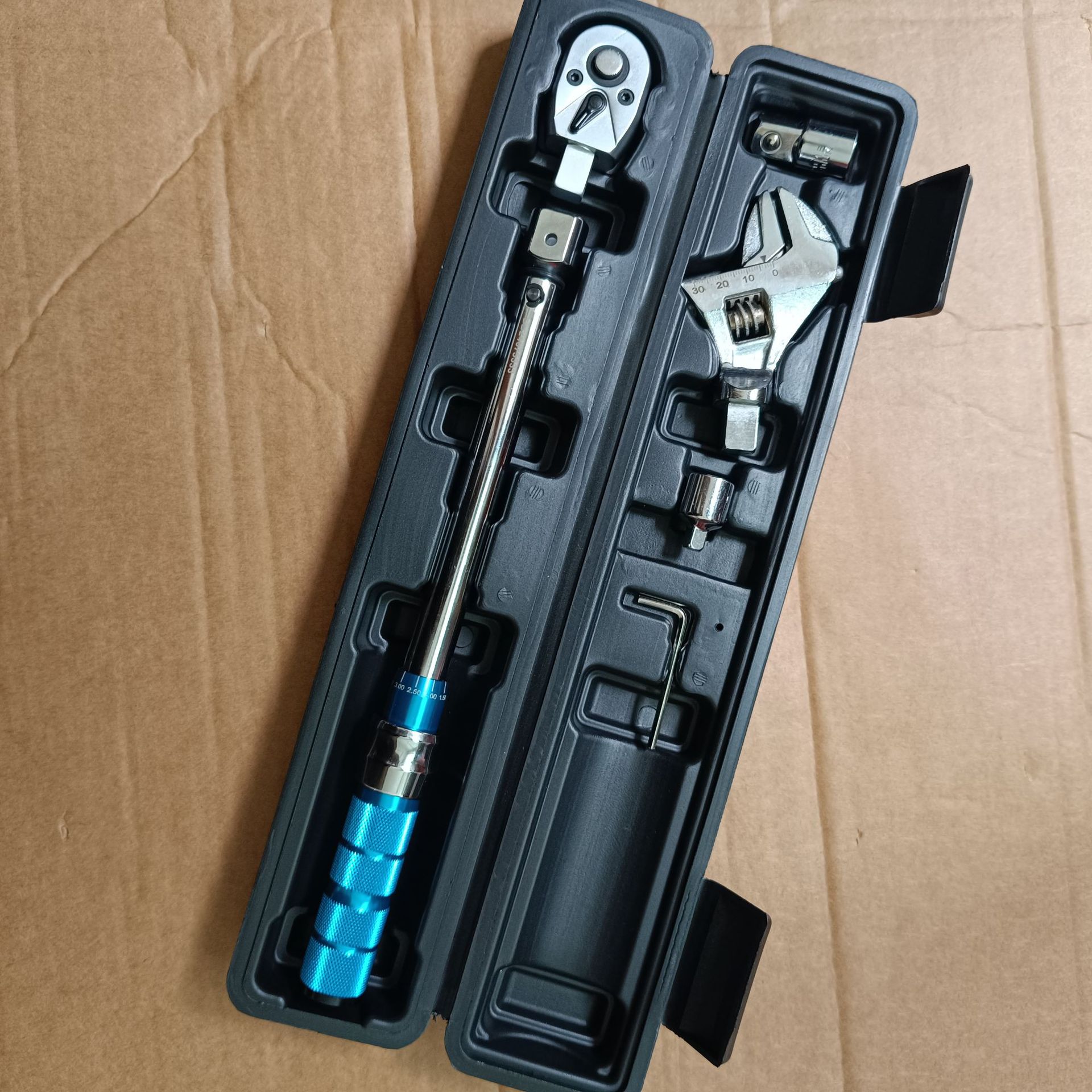 厂家直销棘轮扭力方孔扳手各款件套装活动头维修汽车工具箱多功能