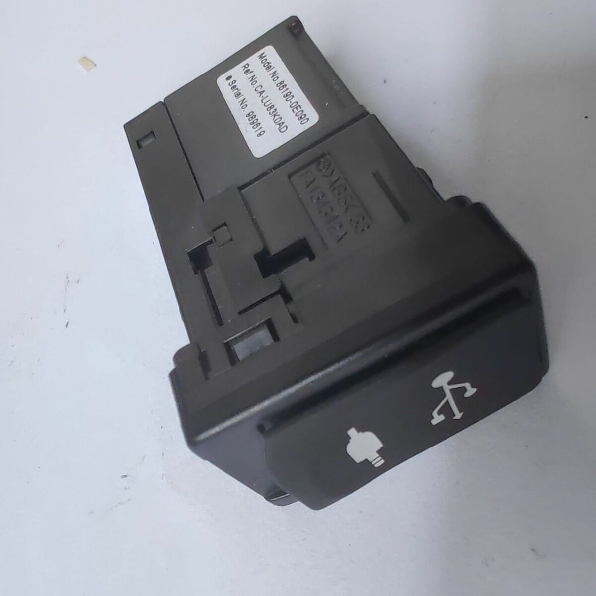 适用于汉兰达汽车USB插口和AUX插口电源接口充电接口86190-0E090