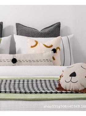 样板房儿童卡通床品卖场展厅浅绿色12件套软装床品狮子头动物圆枕